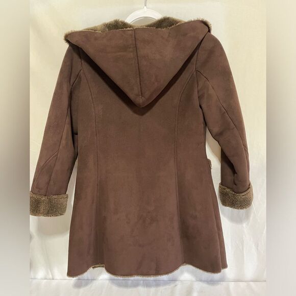 Rothschild Girls coat. Size 10-12. Sueded outer with faux fur trim and lining - Picture 8 of 8